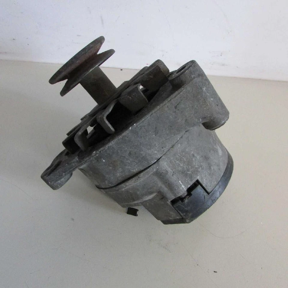 Alternator 049903023 T for VOLKSWAGEN GOLF MK2 1983-1992 used (9688) — 第 1/1 张图片