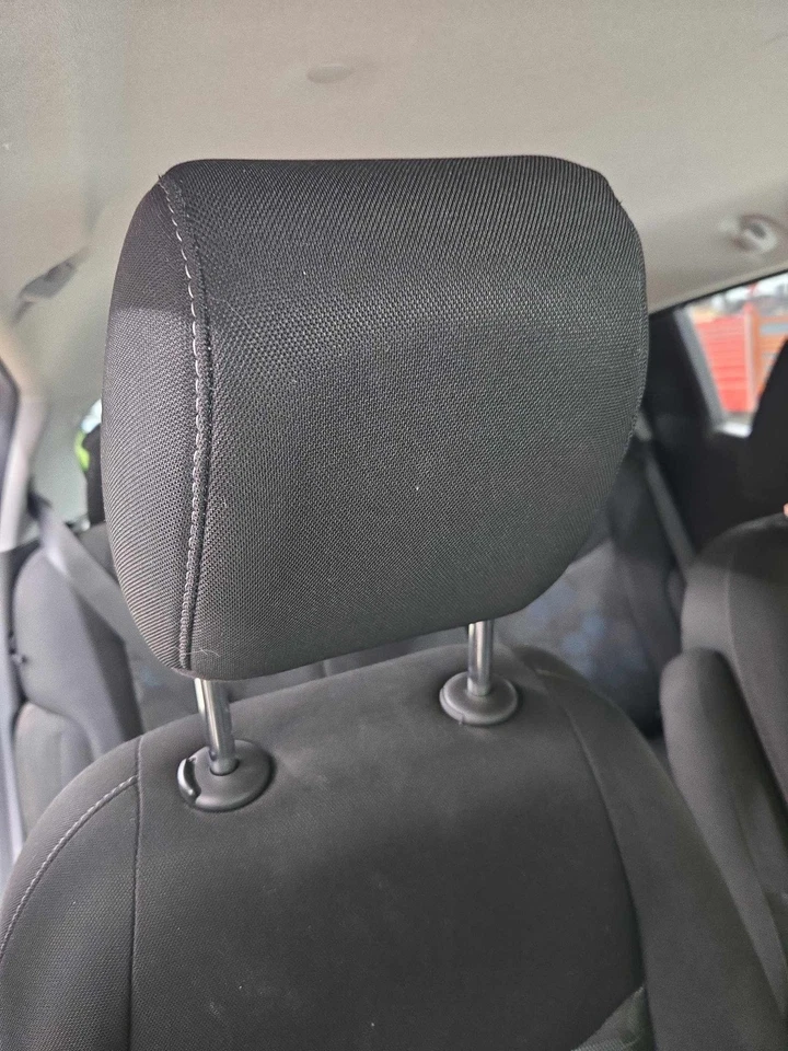 Reposacabezas derecho CHEVY SPARK 16 17 18 19 20 21 22 Foto 1 de 1