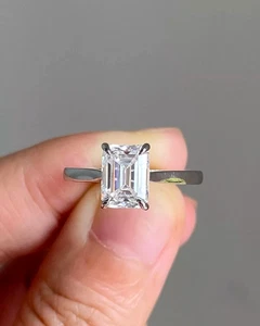 Anillo de compromiso solitario con acabado de oro blanco de 14K moissanita... - Imagen 1 de 4