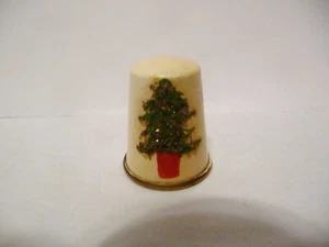 FINGERHUT VINTAGE HANDGEFERTIGT EMAILLIERTES MESSING "WEIHNACHTEN 1988" MIT APPLIZIERTEM BAUM - Bild 1 von 5