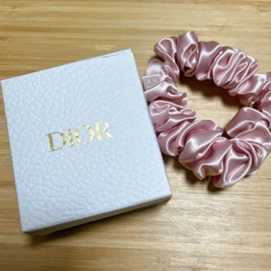 Christian Dior Haarband mit Box Logo Rosa Neuheit Accessoires JAPAN - Bild 1 von 2