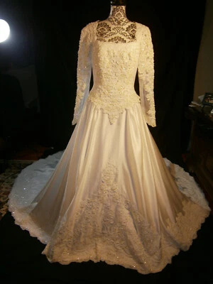 Moonlight 6-8 Wedding Dress Traditional Gown Lace Button Up Bling Pearls Train - Image 1 of 4