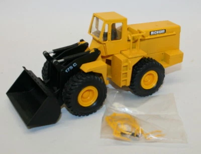 Conrad 1/50 Scale Diecast Metal Model - 2885 - Clark Michigan 175C Loader - Image 1 of 4