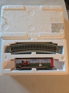 Bachmann Ho Scale Hawthorn Village IH McCormick FARMALL Box Train Car E-Z Track - Picture 1 of 6