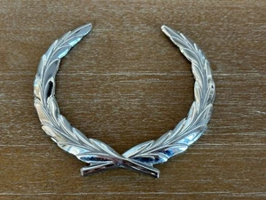 Genuine GM 1980-1996 Cadillac Trunk Lid Lock Wreath Emblem Badge Surround - Bild 1 von 5