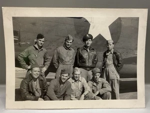 Foto de grupo de tripulación de bombarderos B-24 de la Segunda Guerra Mundial USAAF de colección de la década de 1940 aviación militar 5x3 - Imagen 1 de 1