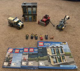 LEGO City 60140 Police Bank Heist set Complete w/ Instructions. See below.