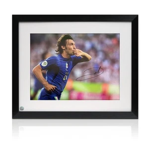 Foto de fútbol de Italia firmada por Andrea Pirlo. Enmarcado - Imagen 1 de 4