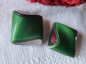Duo boutons anciens en verre argenté vert carré trés typé 2 cm G7H - Picture 1 of 3