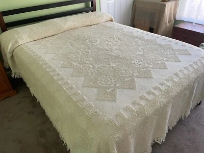 Colcha de chenille completa Mohawk Home off-white borda franja cantos arredondados EUA - Imagem 1 de 4