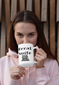 Wilde Frau Tasse Geschenk für Frau Mama Muttertag Feral Mom Geschenk aus den Angeln gehoben Braut - Bild 1 von 13