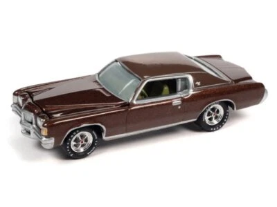PONTIAC Grand Prix - 1971 - bronzini gold - Johnny Lightning 1:64 - Immagine 1 di 4