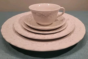 Ralph Lauren Claire 5 Piece Place Setting Wedgwood Fine China - Picture 1 of 8