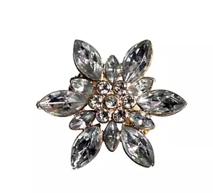 Vintage Brooch Gold Metal Rhinestones Diamante Flower Plastic Crystal Small 5.6g - Picture 1 of 7