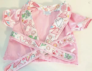 Build a Bear Workshop BABW Rosa Satinado Sedoso Bata Corazones Flores Cinturón - Imagen 1 de 3
