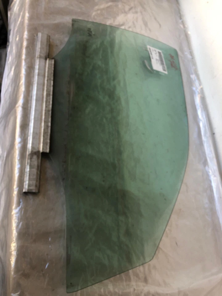 Mercedes Benz Clase E E300D 1996-2003 puerta delantera ventana de vidrio pasajero derecho Foto 1 de 4