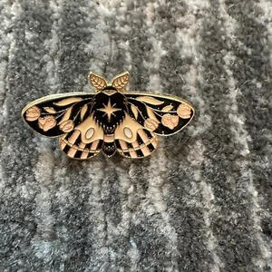 Butterfly Enamel Pin Pink Black Peach Moth Butterfly Cute Moth Insect Gift New - Picture 1 of 4
