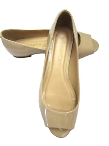 TALBOTS BEIGE PATENT LEATHER SLIDES OPEN TOES SLIDES FLATS SANDALS 6.5M - Picture 1 of 17