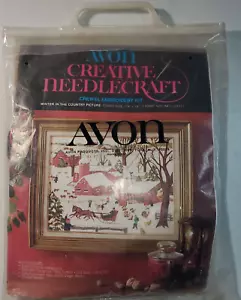 Bordado Crewel de 1970 estampado Avon Creative Needlecraft invierno en el campo - Imagen 1 de 3