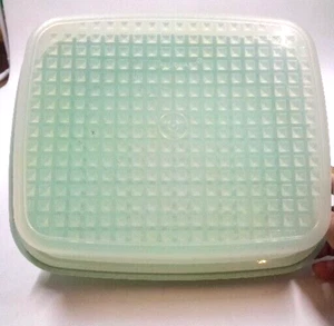 Vintage Tupperware Marinade Container 1295 Mint Green Season N Serve Lid 1294 - Picture 1 of 12