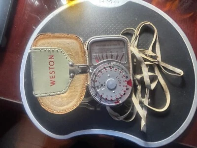 Vintage Weston Master V Universal Exposure Meter Model 748 with case - Image 1 of 2