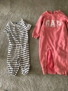 Pezzo unico bambina Baby Gap corallo e blu navy e righe bianche taglia 12-18 Mos. Usato - Foto 1 di 5