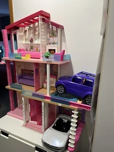Casa di Barbie "casa dei sogni di Barbie" a tre piani con ascensore e piscina. - Foto 1 di 3