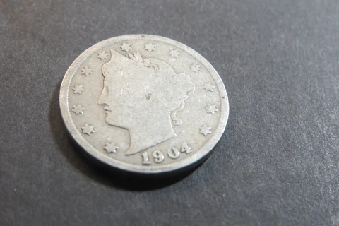 1904 Liberty V Nickel -Free Shipping - Actual Coin pictured - R5 Cover