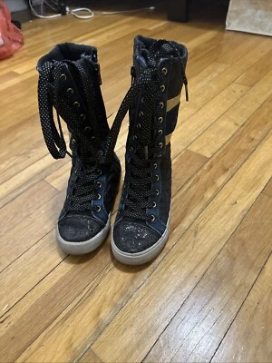 Botas Disney D-Firmadas Talla 12 Niñas Azul, Negro Brillante Cordones Altos Descendientes Usadas en Excelente Condición Foto 1 de 4