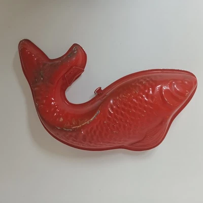 Molde de gelatina de exhibición de hojalata vintage de pescado rojo de 13" decoración de pared pastel Hong Kong 1963 AHC Foto 1 de 4