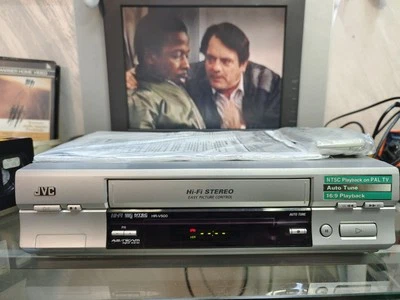 VIDEOREGISTRATORE VHS JVC HR-V500 QUALITÀ VIDEO ESTREMA CON CORREDO ORIGINALE - Immagine 1 di 4