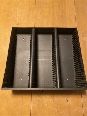 Estuche de almacenamiento Laserline 90 CD CD90 montaje en pared soporte de rack plástico negro en ángulo Foto 1 de 4