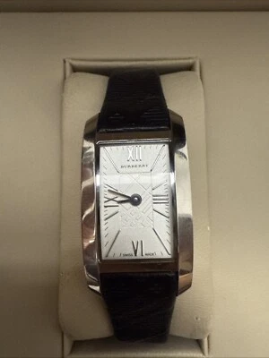 Relógio de pulso feminino Burberry fabricado na Suíça retangular bateria de aço inoxidável - Imagem 1 de 4