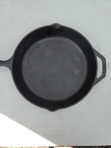 Vintage Lodge 12"No. 10SK Cast Iron Skillet USA Nice Large Heavy Piece - Picture 1 of 5
