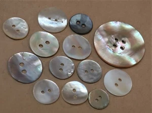 13 VINTAGE ASSORTED MOP MOTHER OF PEARL BUTTONS - Picture 1 of 2