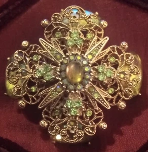 CN Signature Vintage Green Jeweled Brooch - Picture 1 of 2