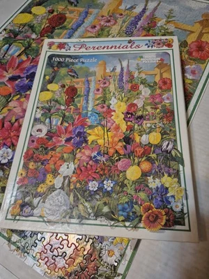 WHITE MOUNTAIN  Perennials puzzle - Complete 1000 pieces flowers - Image 1 of 3