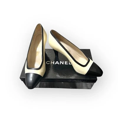 Zapatos de salón vintage Chanel para mujer con puntera beige negro cuero talla 35,5 de Japón Foto 1 de 4