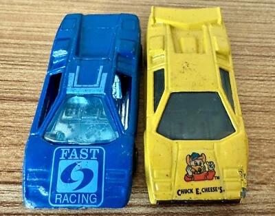 Lote de 2 autos vintage de la década de 1980 Chuck E Cheese Lamborghini Countach Pizza Time Foto 1 de 4