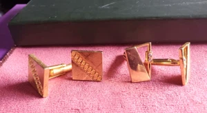 Two pairs of men's gold-toned rectangular shaped cufflinks - Picture 1 of 3