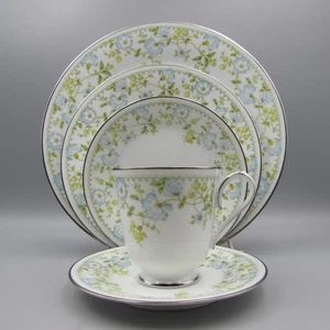 Noritake Fine China FLOURISH Service for Four - 20pc Set - Picture 1 of 7