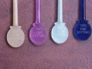  Vintage OLSONITE WC-Sitz geformt SWIZZLE STICKS - ungerade - Oberteile für Unterteile - Bild 1 von 10