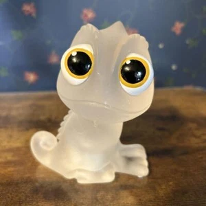 Disney Rapunzel Pascal Luz LED Funcionamiento Confirmado desde Japón - Imagen 1 de 4