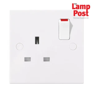 BG Electrical 921 - 13A 1 Gang Single Switched Plug Socket Square Edge - Picture 1 of 2