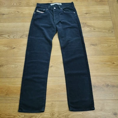 Pantalones de mezclilla Diesel Keetar para hombre W32 L32 negros calce regular pierna recta terciopelo Italia Foto 1 de 4