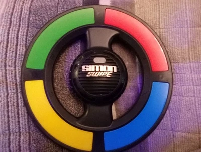 Hasbro Simon Swipe Full-Size Handheld 4 Mode Electronic Memory Game 2013 - Image 1 of 2