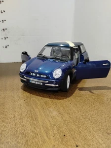 Vintage 1:18 Bburago Mini Cooper 2001. Made In Italy. - Picture 1 of 19