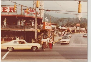 Gatlinburg TN. Downtown Cars People Gift Shops Color Photo 3 1/2" x 5" 1979 - Picture 1 of 2