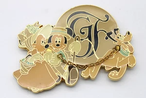 Disney Magnet - Grand Floridian Resort & Spa - Mickey/Minnie/Pluto - Picture 1 of 2