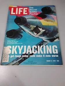 VINTAGE LIFE magazine August 11, 1972 SKYJACKING, The Secret BOBBY FISCHER - Picture 1 of 5
